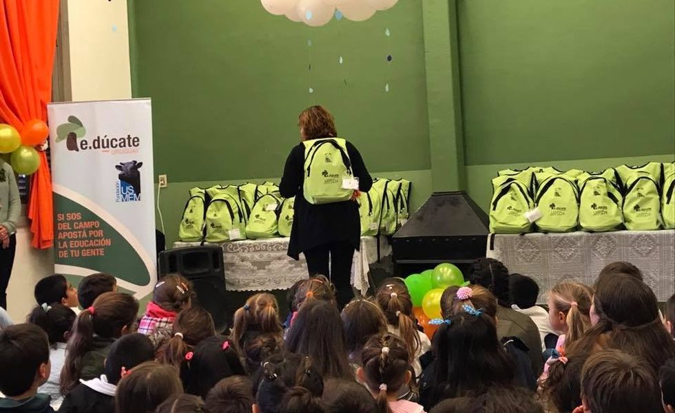 Biblioteca Móvil Fundación E.dúcate - Estación Porvenir - Siembra 2017