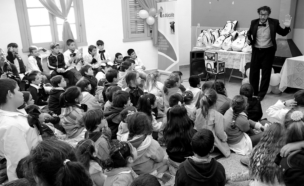 Diario El Telégrafo: Una iniciativa para acortar brechas en la educación